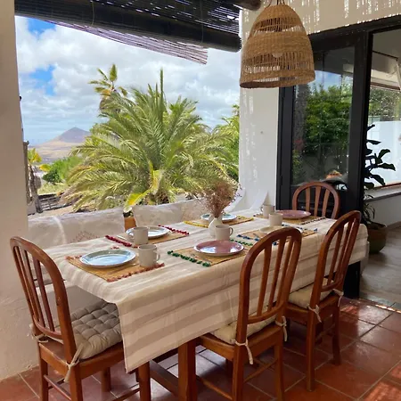 Estrella Villa *